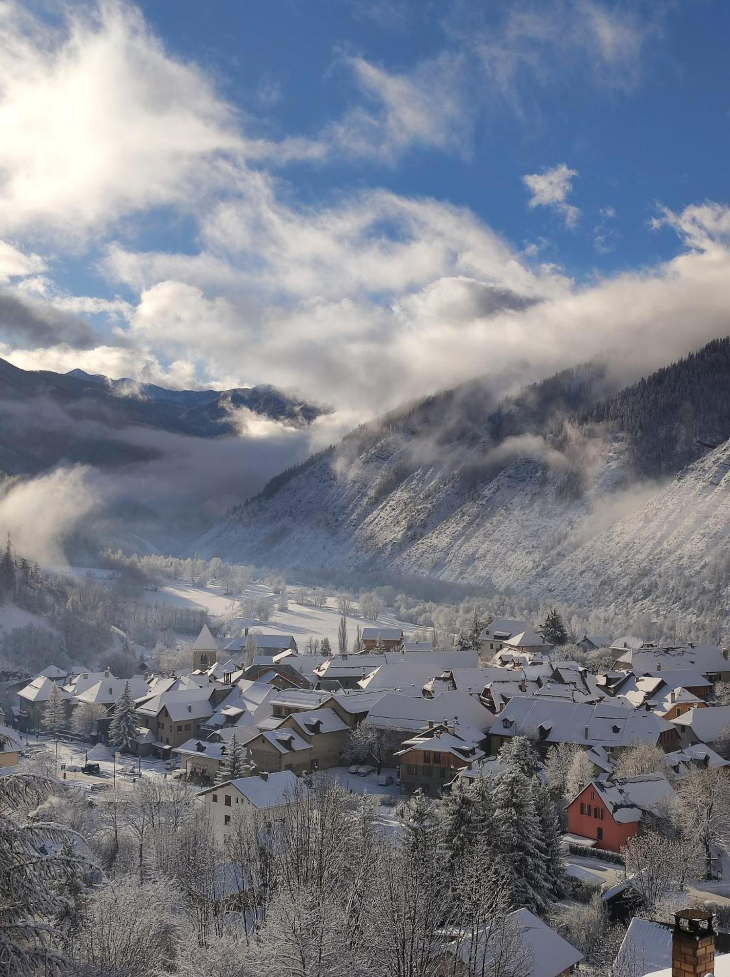 Hotel Plein Soleil Allos Bagian luar foto