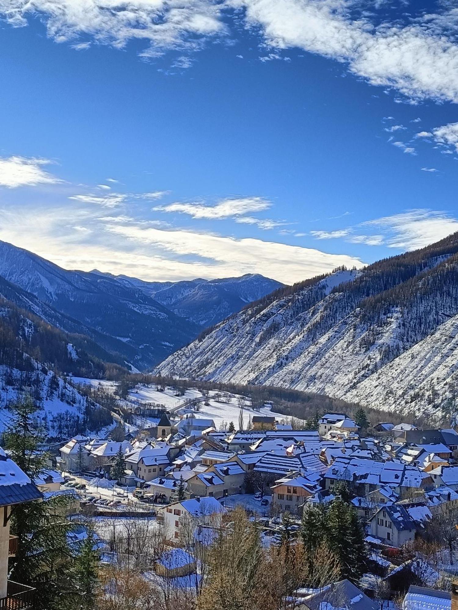 Hotel Plein Soleil Allos Bagian luar foto