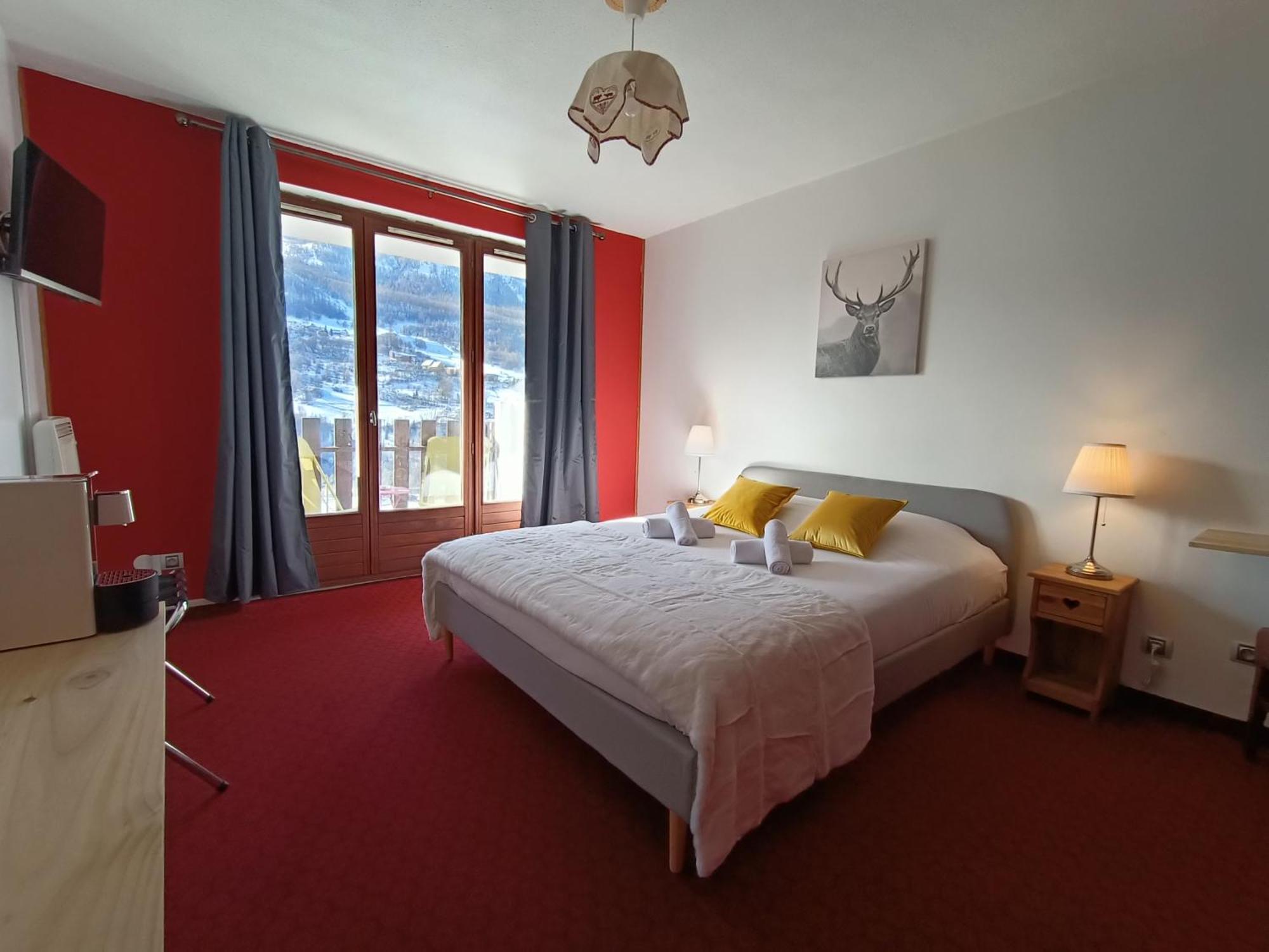 Hotel Plein Soleil Allos Bagian luar foto