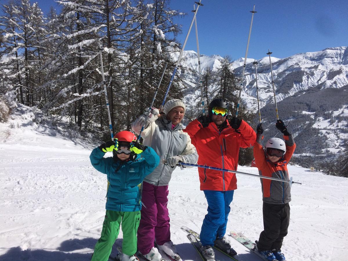 Hotel Plein Soleil Allos Bagian luar foto